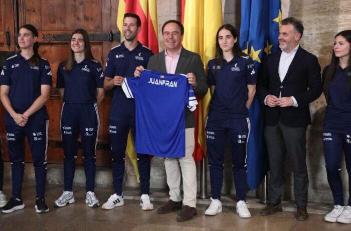 Pérez Llorca ratifica el compromiso del Consell con la pilota valenciana, “seña de identidad más importante en materia deportiva de nuestra tierra”
