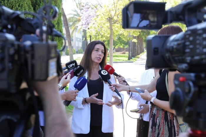 La Generalitat blindará los exámenes de la PAU con detectores para localizar móviles y dispositivos electrónicos