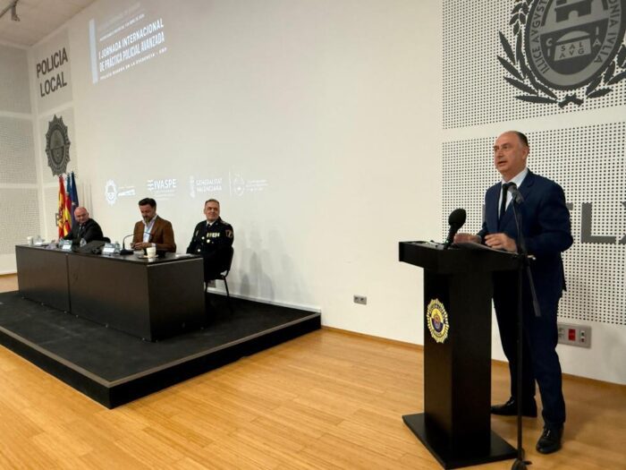 Valderrama defiende “una innovación al servicio de las personas y el diálogo imprescindible entre tecnología, derechos y práctica policial”