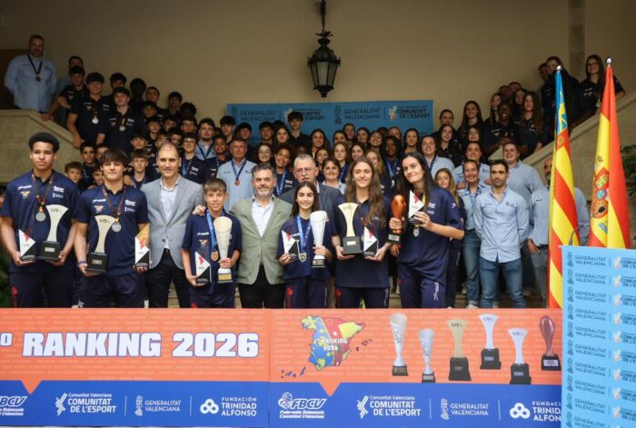 José Díez recibe a las selecciones autonómicas de baloncesto tras proclamarse campeonas y subcampeonas de España
