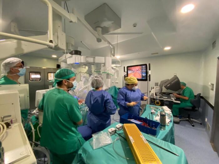 El Hospital Clínico de Valencia supera las 1.000 intervenciones con cirugía robótica Da Vinci