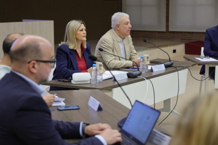 Educación ofrece a los sindicatos reducir ratios, un plan de climatización, simplificación de la burocracia y más recursos para la inclusión