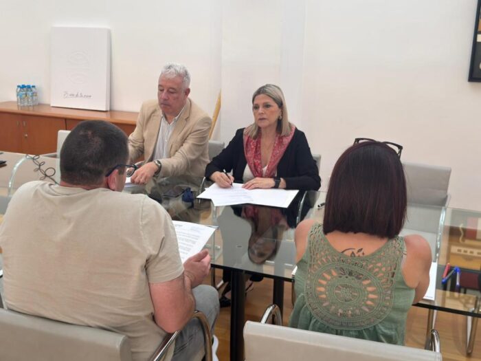 Ortí se reúne con la Confederación Gonzalo Anaya y escucha las propuestas de las familias del alumnado valenciano
