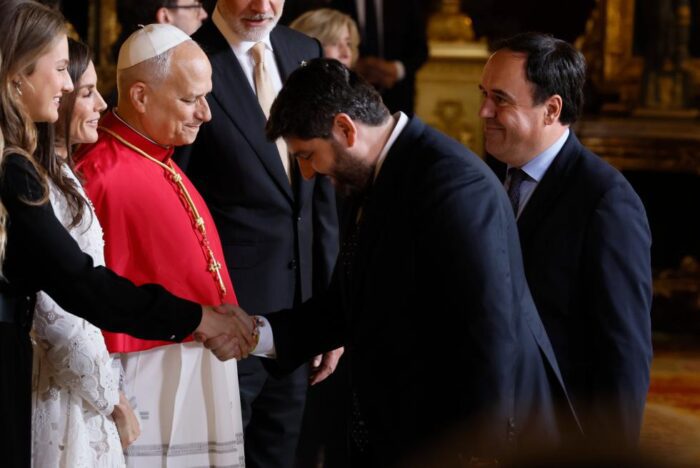Pérez Llorca asiste a la recepción ofrecida por Sus Majestades los Reyes con motivo de la visita de Su Santidad el Papa León XIV