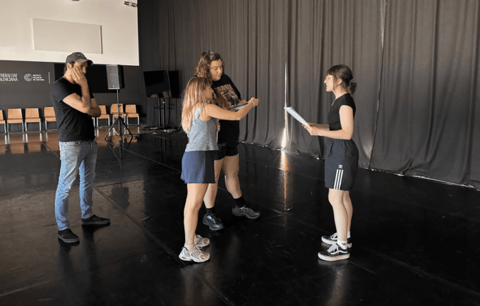 El Rialto acoge las lecturas dramatizadas del texto ‘Yo rime el convite contigo’ de Xavo Giménez, seleccionado en el proyecto ‘Inèdits’