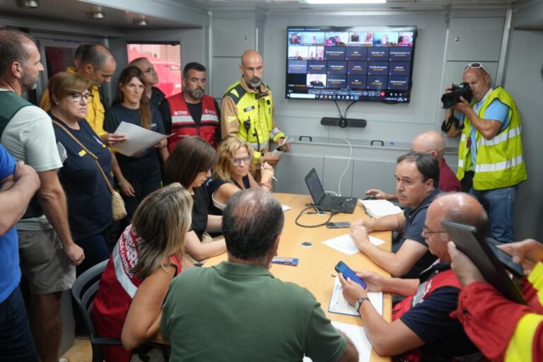 La Generalitat mantiene las medidas de confinamiento y evacuación establecidas en los municipios afectados por el incendio forestal de la Vall d’Uixó