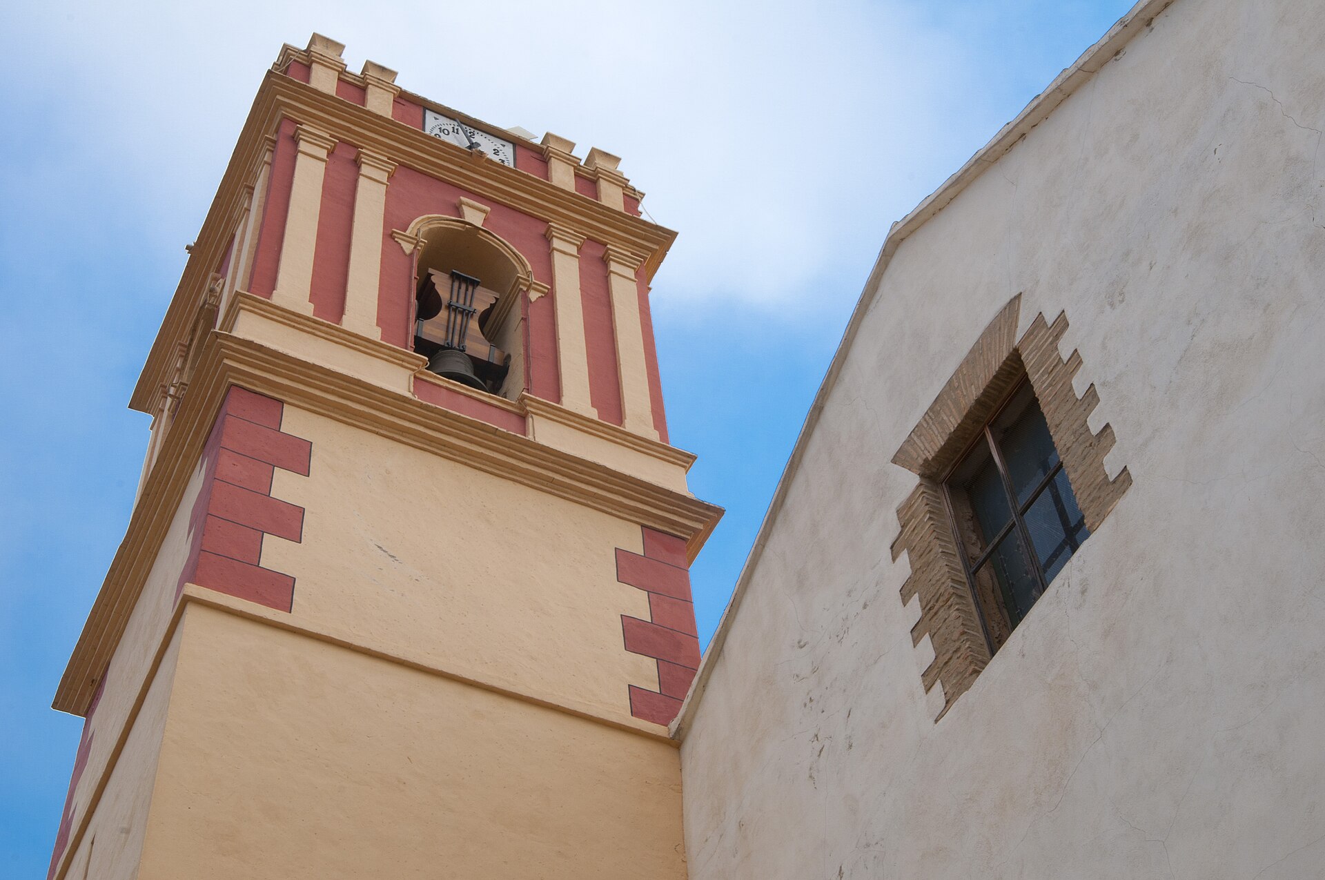 Campanario e iglesia de Sant Pere Apòstol de El Palomar