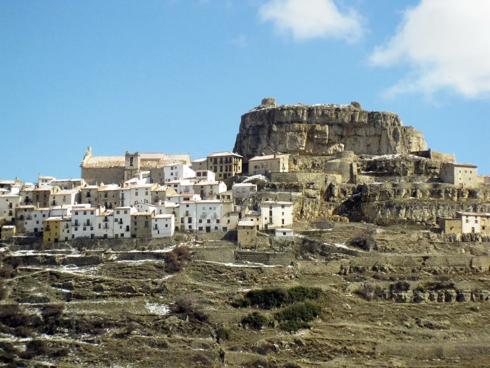 Ares del Maestrat bajo la Mola del Castell