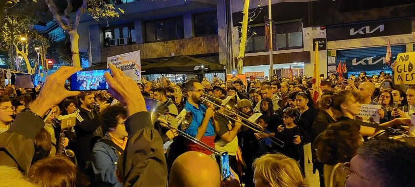 File:Concentració contra Mazón i el Partit Popular i en record de les víctimes de la DANA a València 20241107 01.jpg