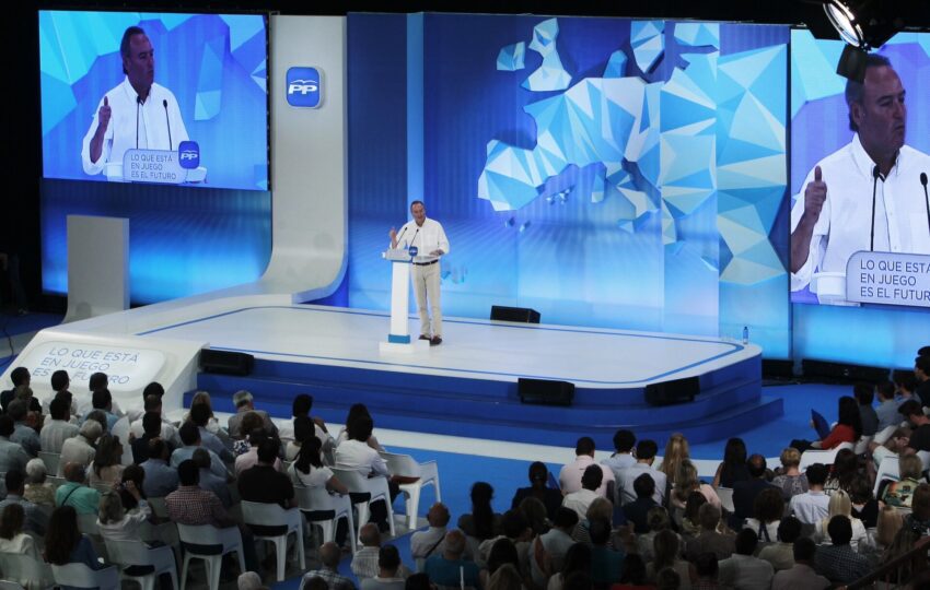 File:Fabra, Císcar, González Pons y Eva Ortiz participa en el acto central de campaña del PP de Alicante 01.jpg