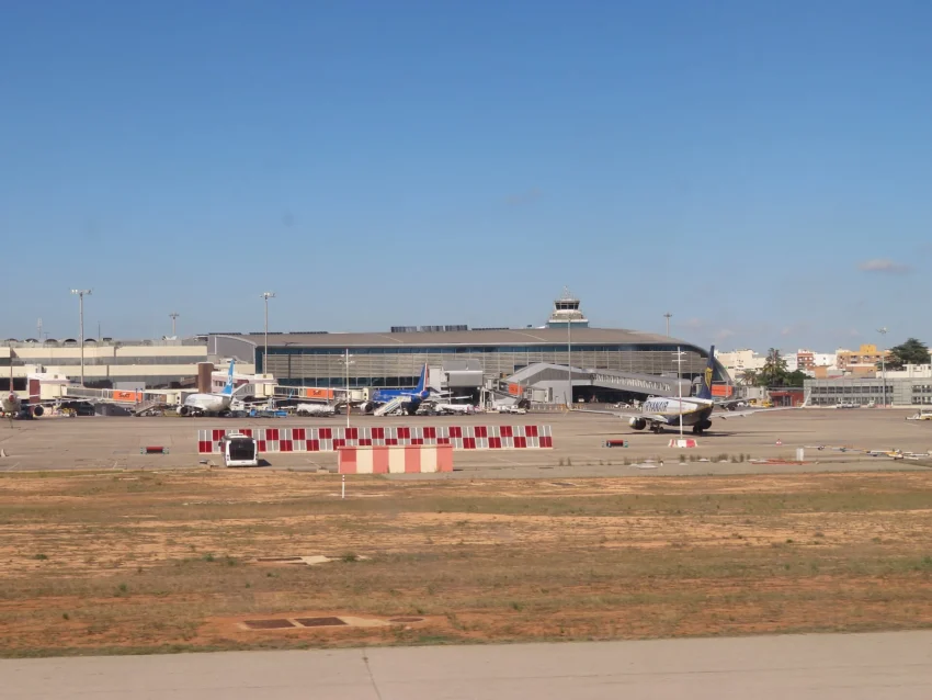 File:Aeropuerto Internacional de Valencia, (España), 2026.jpg