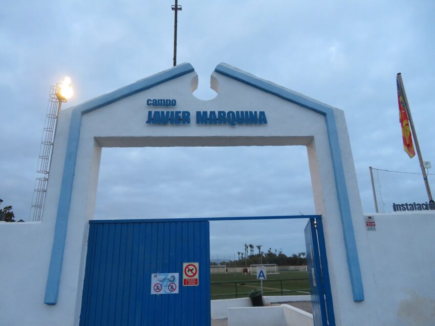 File:Campo de futbol Javier Marquina del Grao de Castellón, campo del C.F. San Pedro.jpg