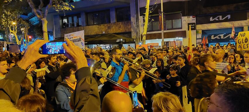 File:Concentració contra Mazón i el Partit Popular i en record de les víctimes de la DANA a València 20241107 01.jpg
