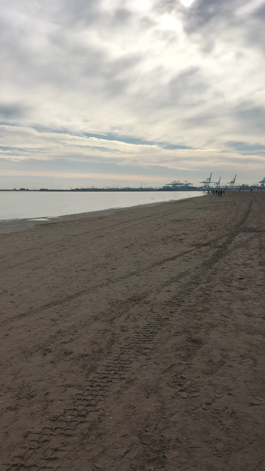 File:Platja del Cabanyal, València, País Valencià.jpg