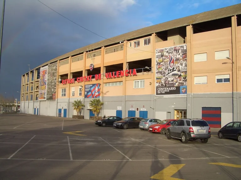 File:Ciutat de València fuera.jpg